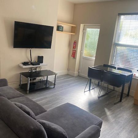 Spacious 4 Bedroom House Near Stokes Croft!! Central!!!ブリストル エクステリア 写真
