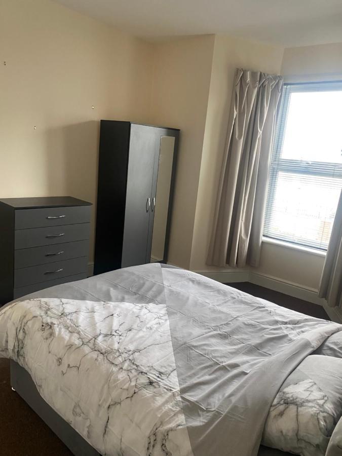 Spacious 4 Bedroom House Near Stokes Croft!! Central!!!ブリストル エクステリア 写真