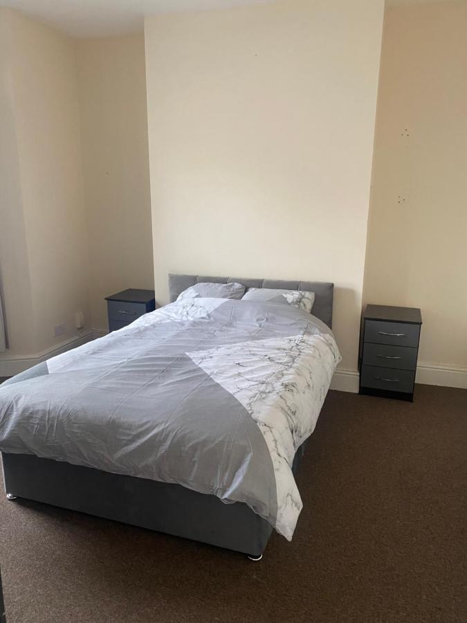 Spacious 4 Bedroom House Near Stokes Croft!! Central!!!ブリストル エクステリア 写真