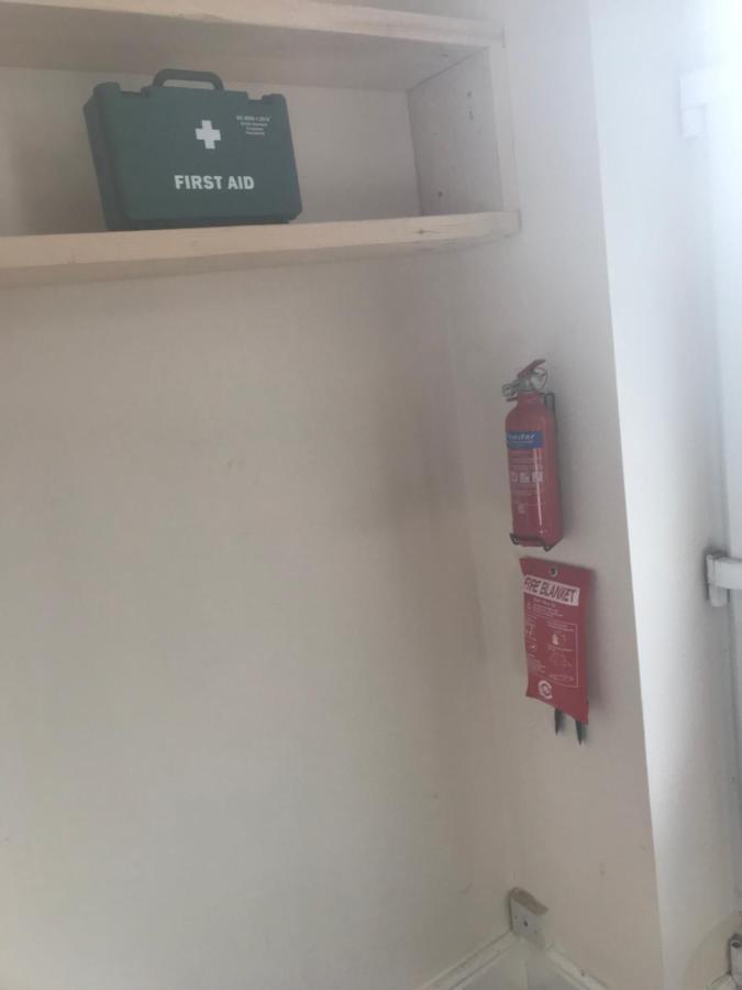 Spacious 4 Bedroom House Near Stokes Croft!! Central!!!ブリストル エクステリア 写真